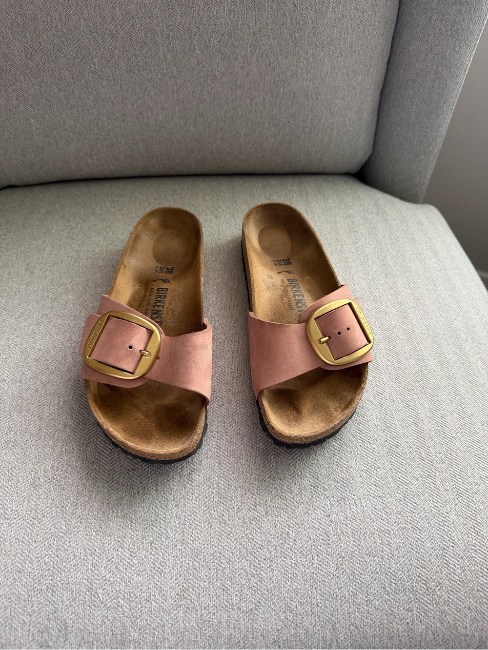 Birkenstock Single-Strap Slide in Dusty Pink with Gold Buckles - Picture 2 of 5